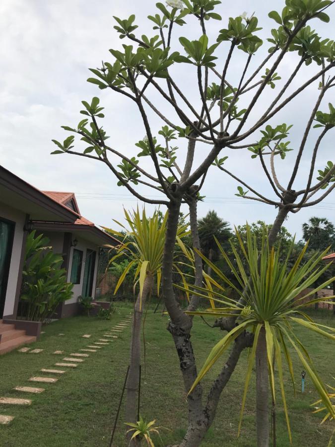Tinna Resort Ban Nong Mai Ngam Buitenkant foto