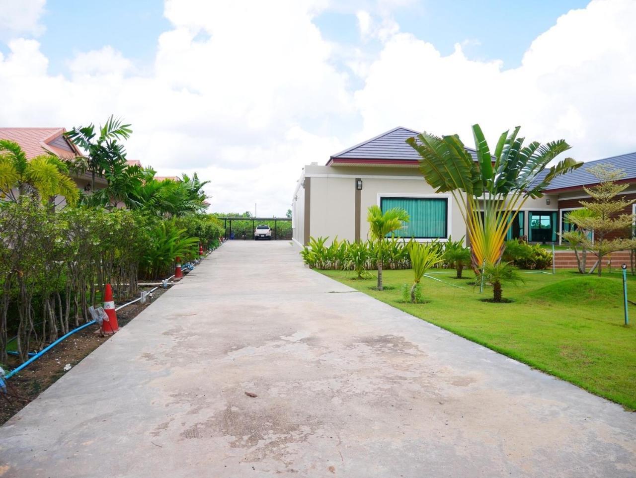 Tinna Resort Ban Nong Mai Ngam Buitenkant foto